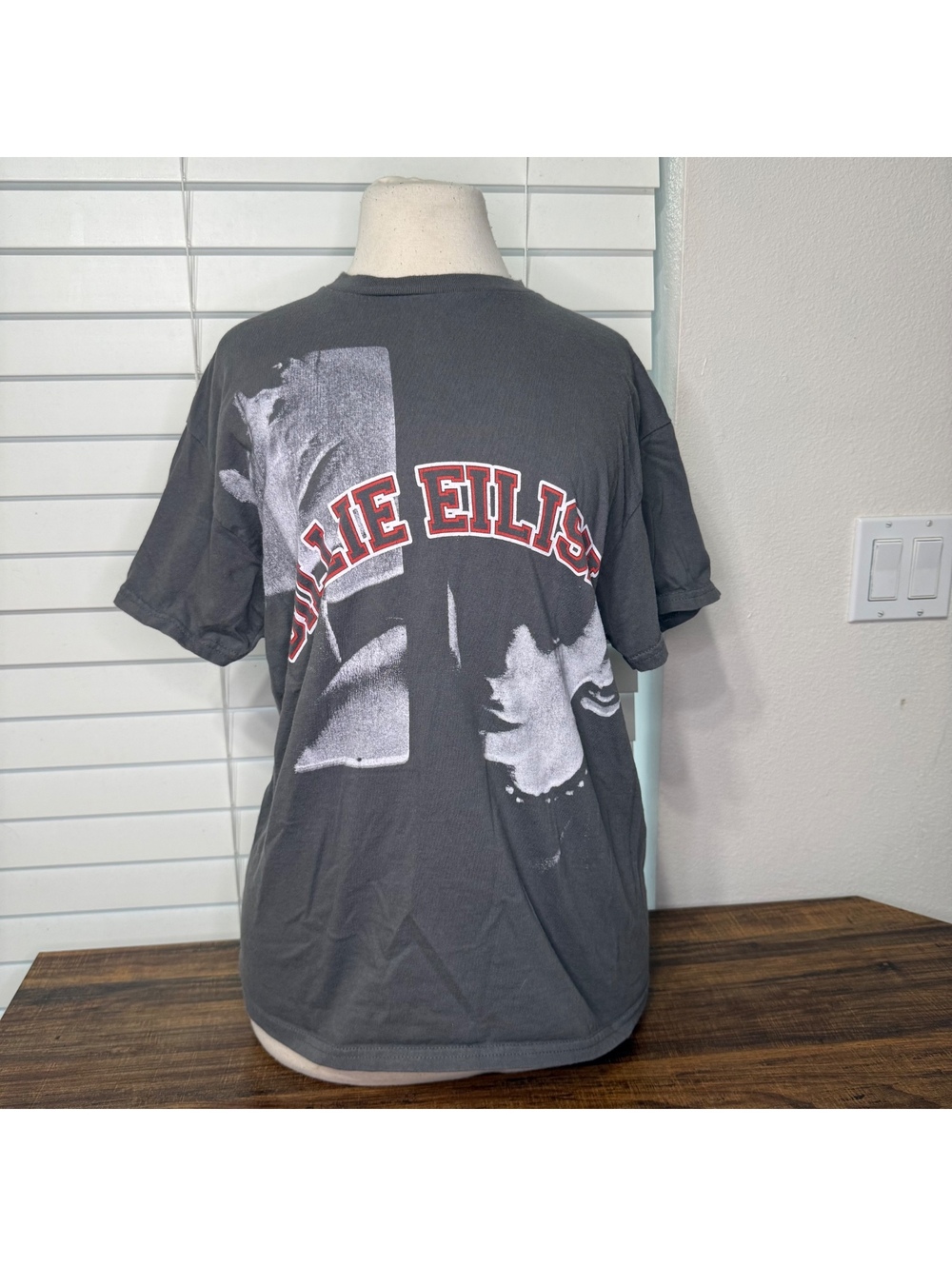 Billie Eilish Gray Graphic T-Shirt Size Large